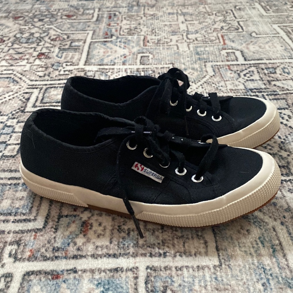 Black Supergas size 7.5